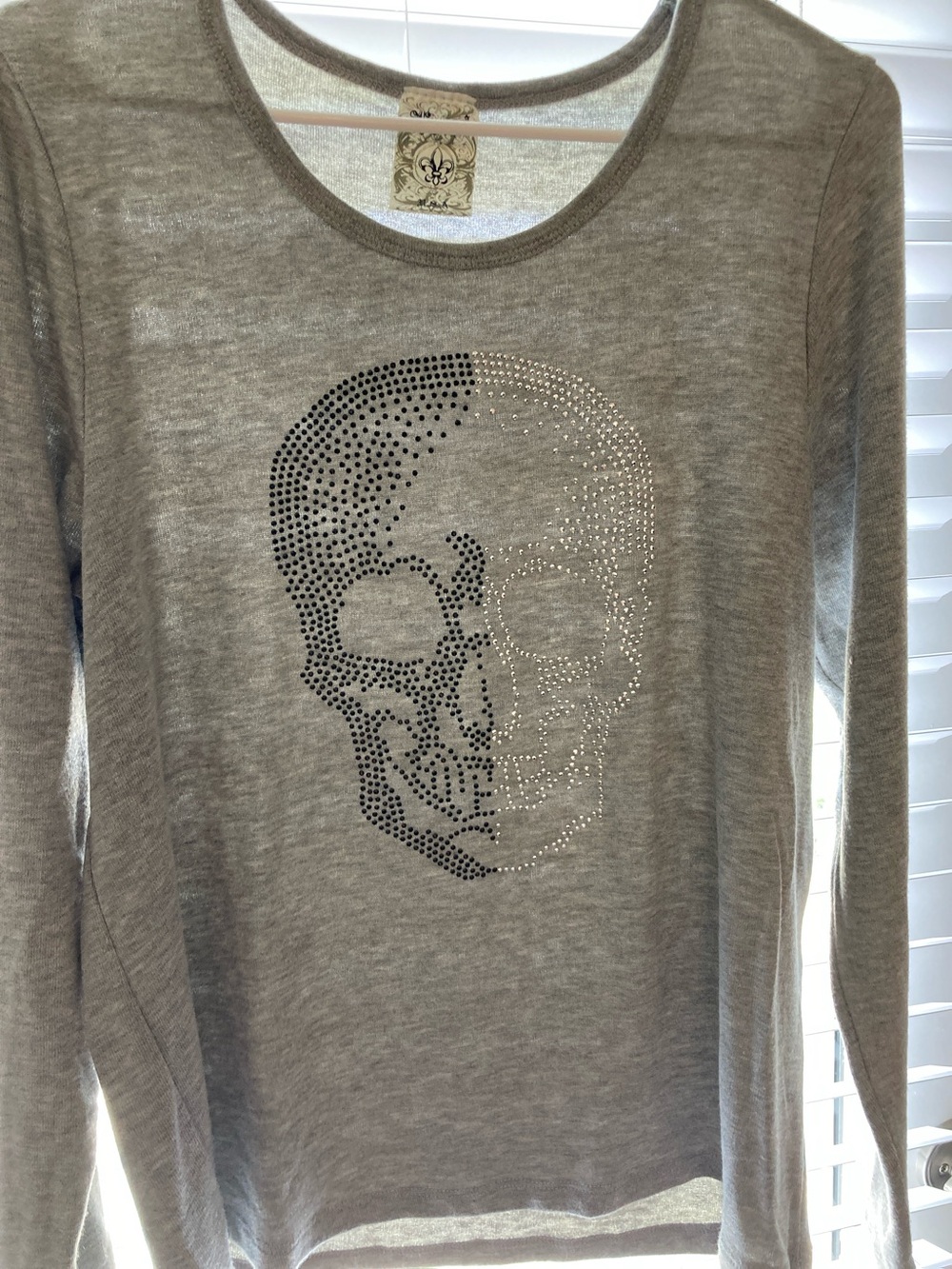 Vocal Gray Crewneck Sweater with Studded Skull Graphic